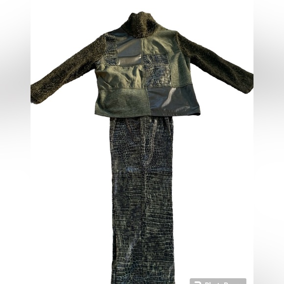 2 Piece-ERIC RYAN SPORT Green Faux Leather outfit, Size 10 - Picture 2 of 14